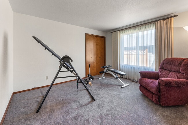 Building Photo - 10490 W Wildrose Ct