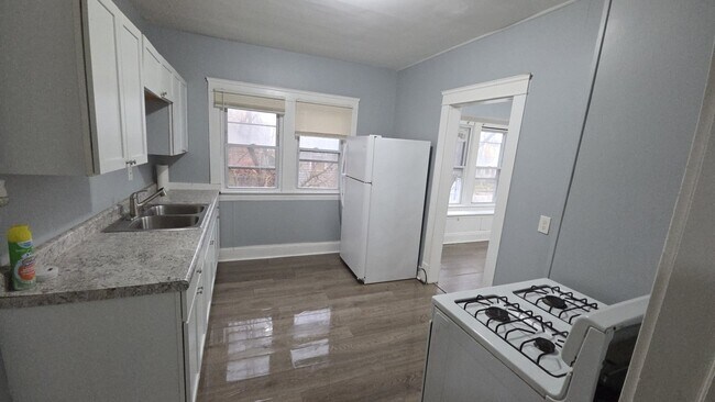 Building Photo - 2231 W 105th St