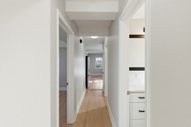 Building Photo - 1215 Balmoral Ave