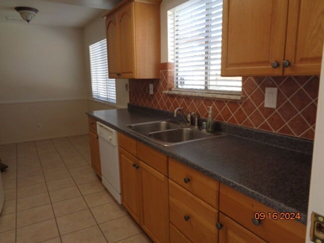 Building Photo - West Lancaster Home Offering 1383 sq. ft.