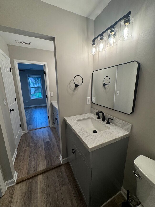 Building Photo - 1232 Camelot Ct