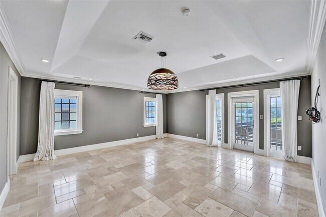 Building Photo - 1744 SE 9th St