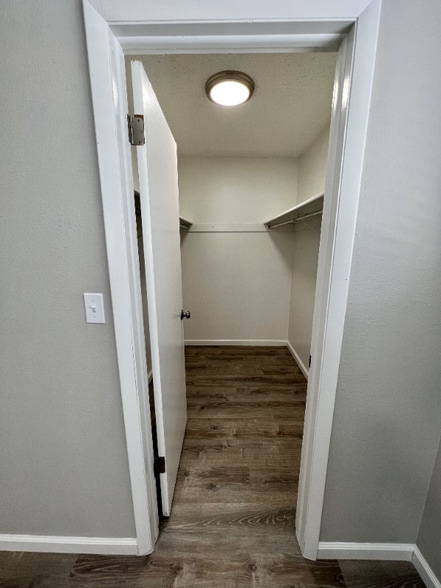 Building Photo - 221 Jessup St