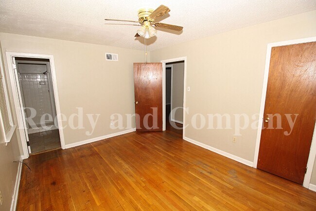 Building Photo - 3635 W Big Bend Dr