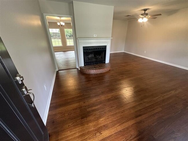 Building Photo - 2533 Chelsea Dr