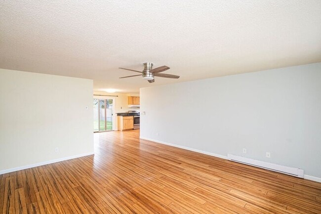 Building Photo - 7415 SE Center St