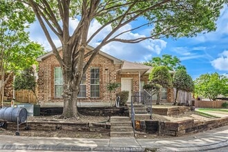 Building Photo - 704 Ashbrook Dr