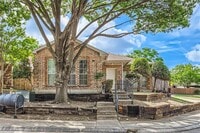 Building Photo - 704 Ashbrook Dr