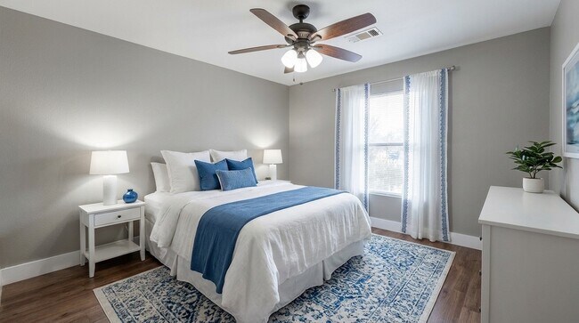 Building Photo - 4826 Bristol St