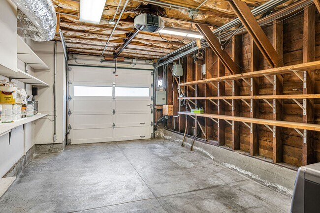 Building Photo - LAKESIDE HOUSE FOR RENT - $5,400