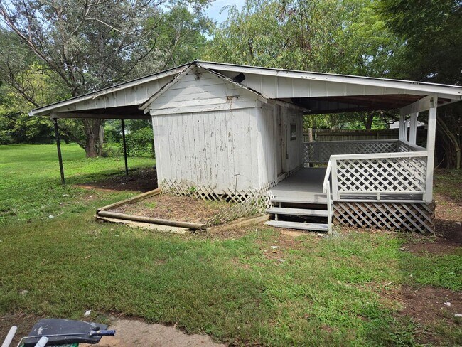 Building Photo - 3152 S Stratford Rd