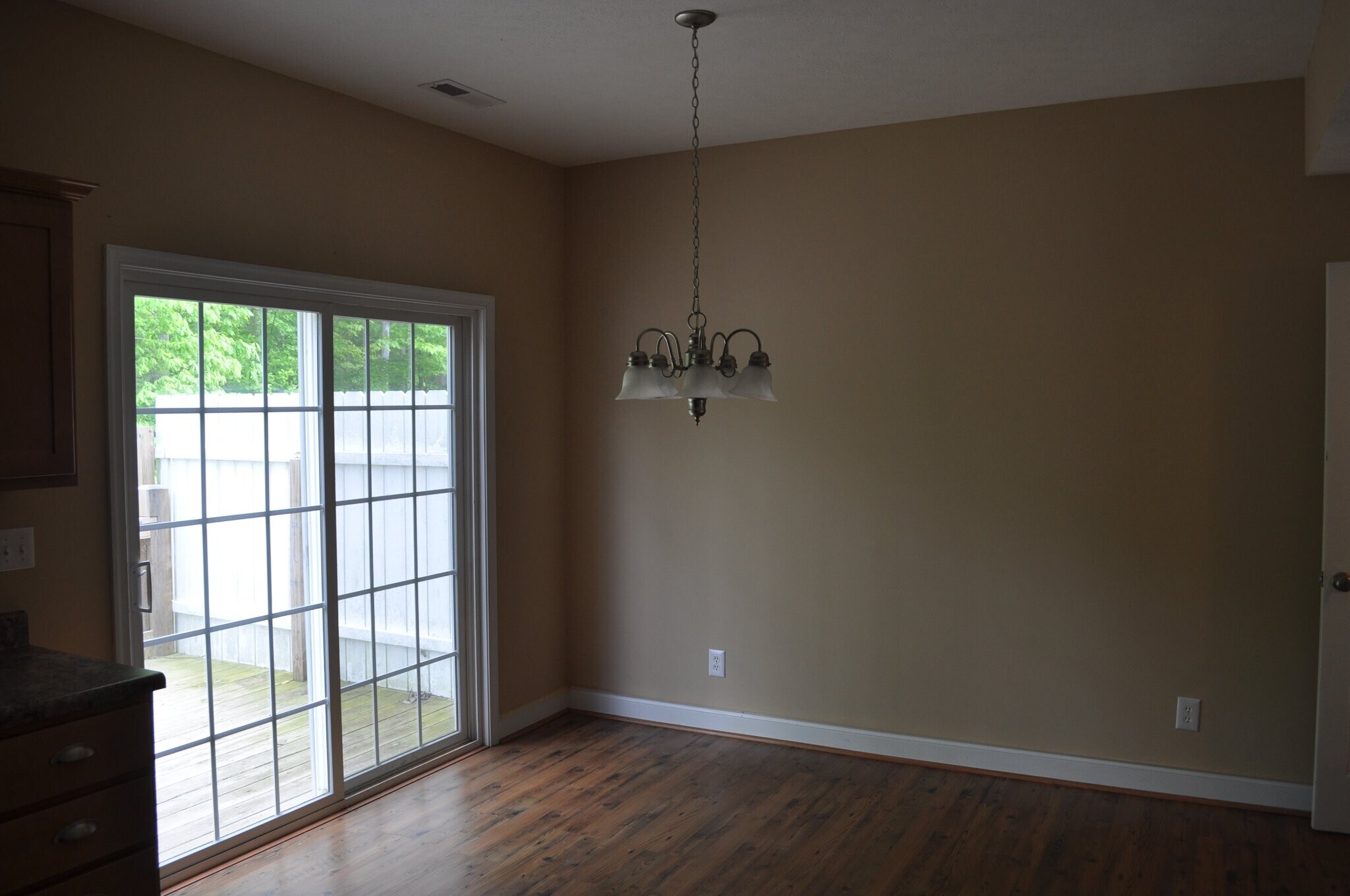 Building Photo - 2009 Lakeside Dr