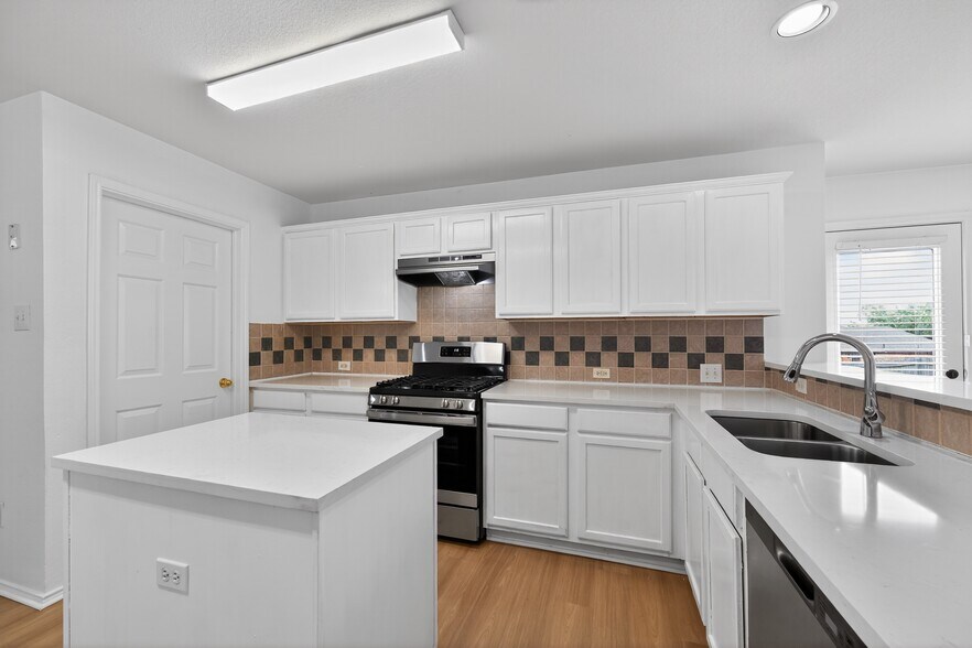 Building Photo - 2125 Elm Falls Pl