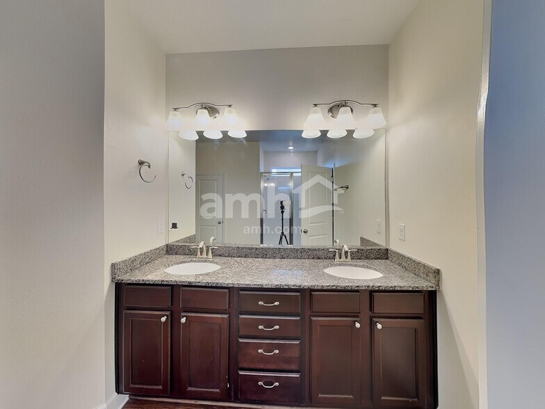 Building Photo - 322 Pine Terrace Dr