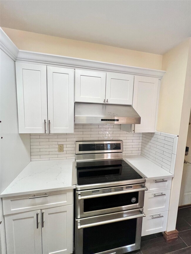 Building Photo - 309 Sutton Dr