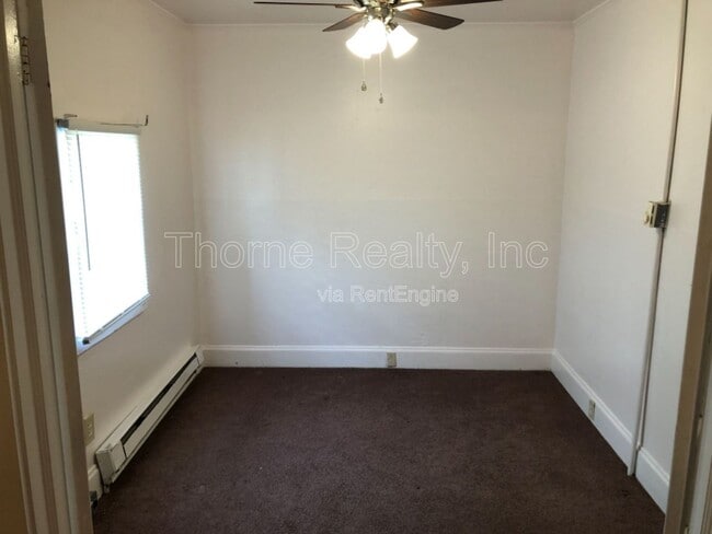 Building Photo - 517 NE Main St