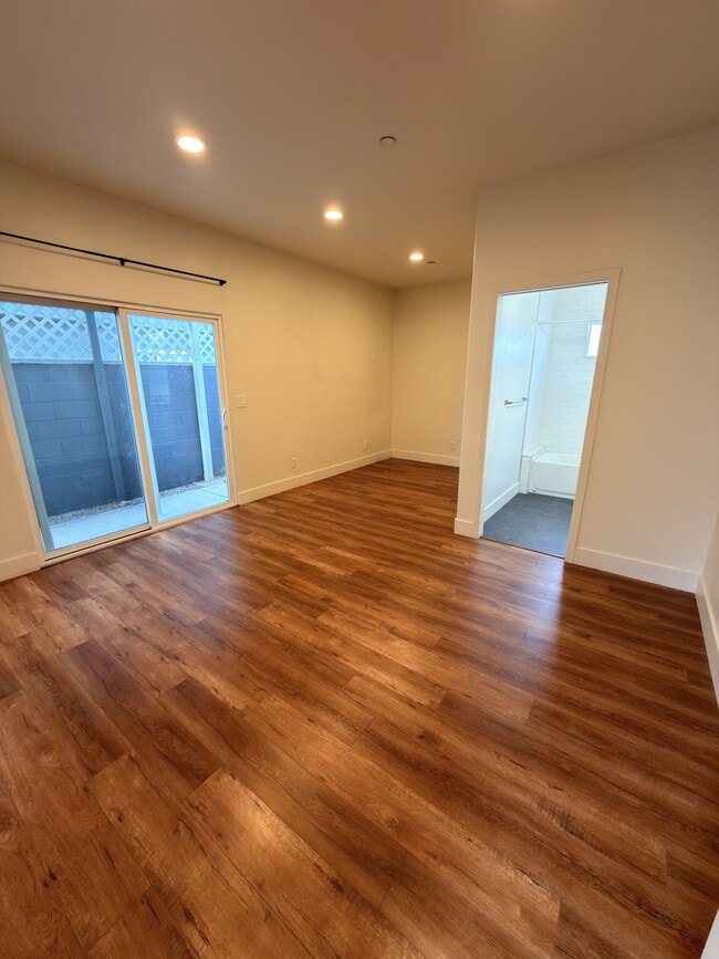 Building Photo - 4572 Onondaga Ave