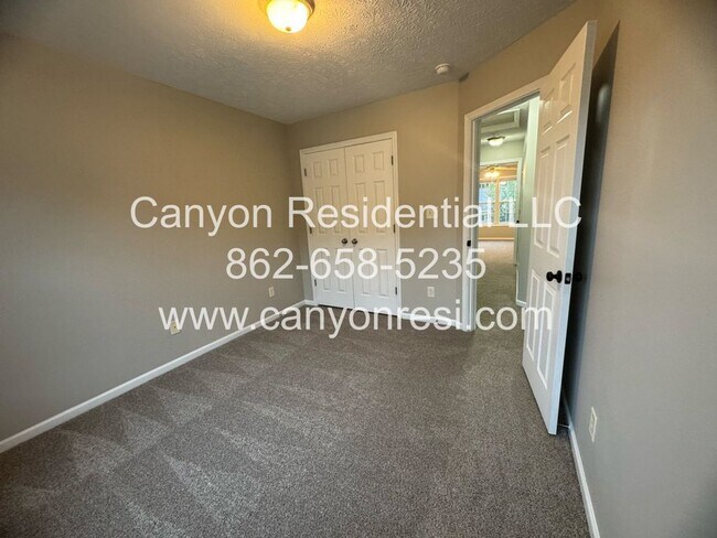 Building Photo - Spacious 3-Bedroom Home for Rent in Raeford