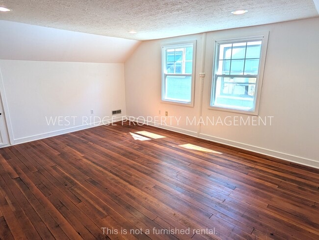Building Photo - 1526 NE Schuyler St