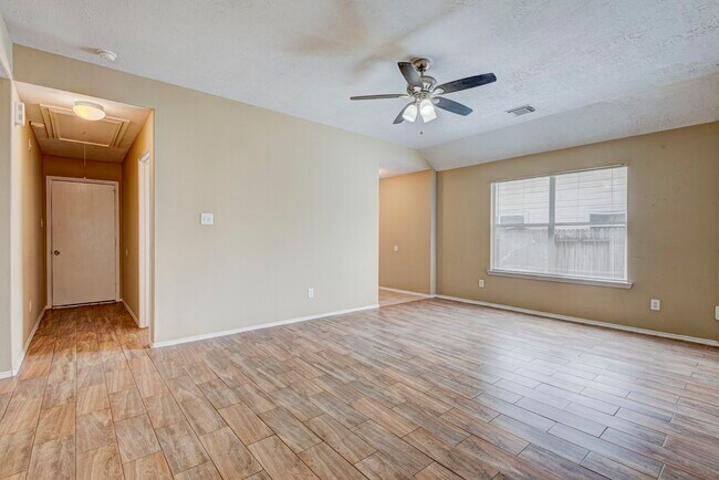 Building Photo - 1402 Sycamore Leaf Way
