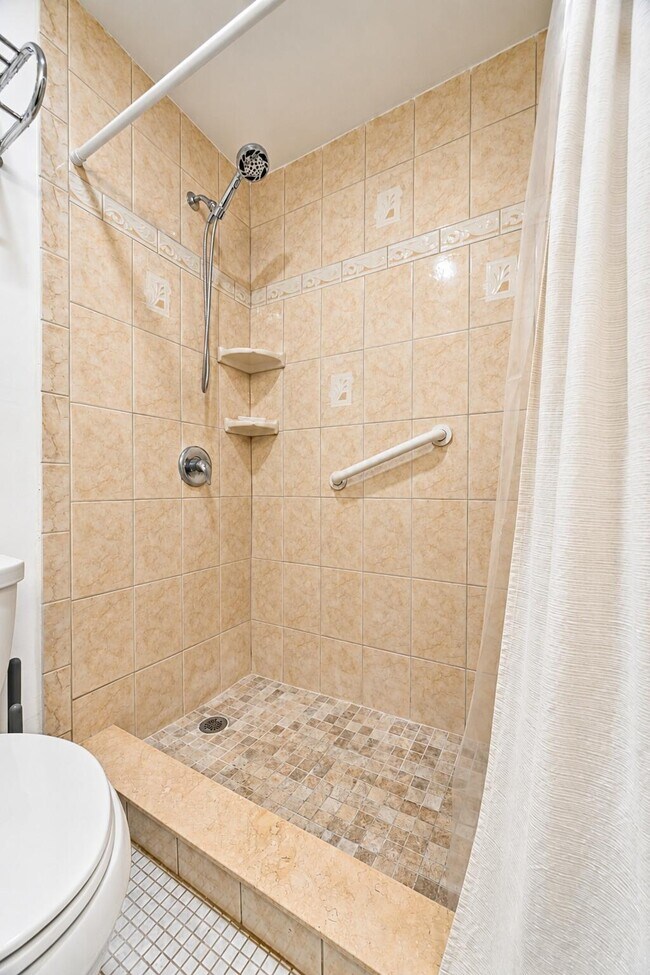 Building Photo - 9900 S Ocean Dr