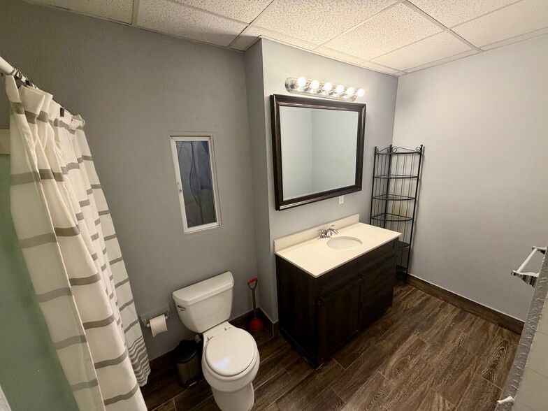 Building Photo - 502 River St