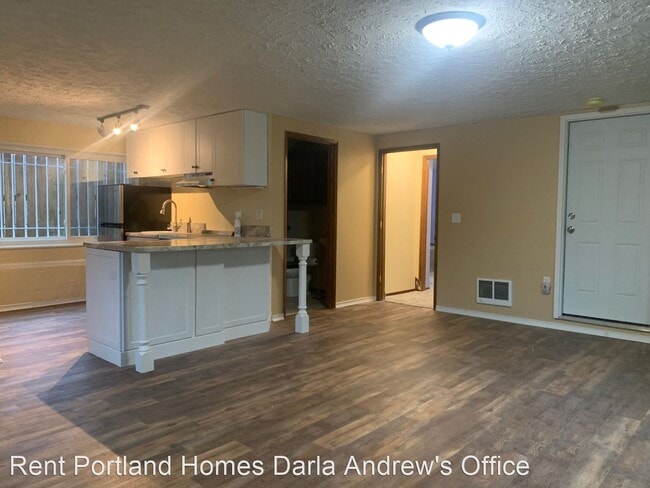 Building Photo - 1 br, 1 bath House - 9617 N Kalmar Street #B