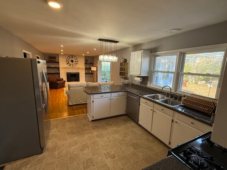 Building Photo - 207 Norwood Dr