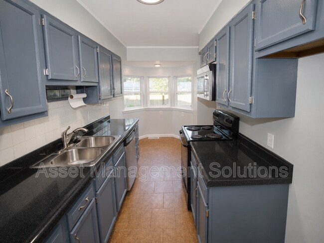 Building Photo - 723 Riderwood Dr