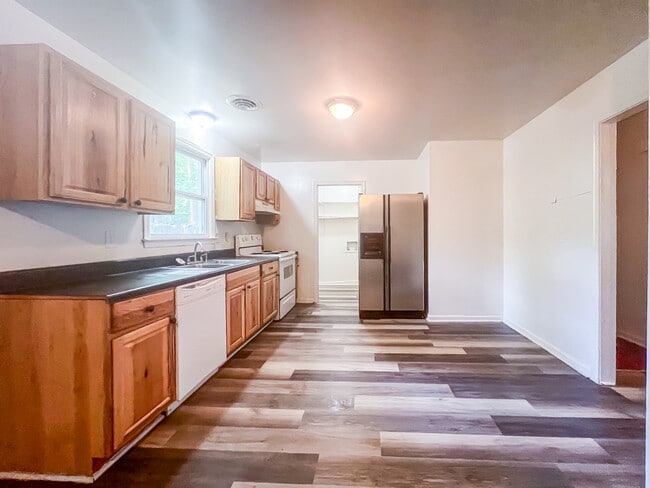 Building Photo - 5207 Cheshire Dr