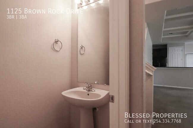 Building Photo - 1125 Brown Rock Dr