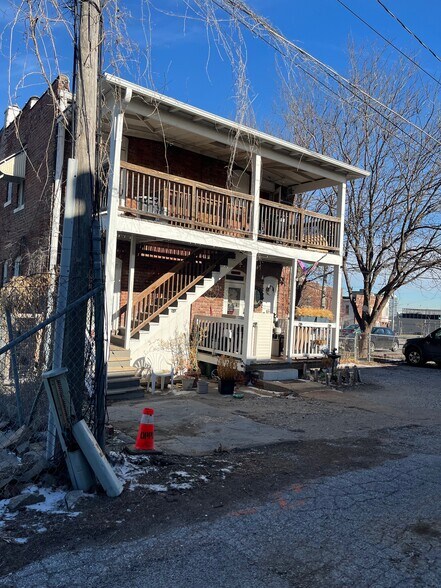 back of building - 1959 Jones St