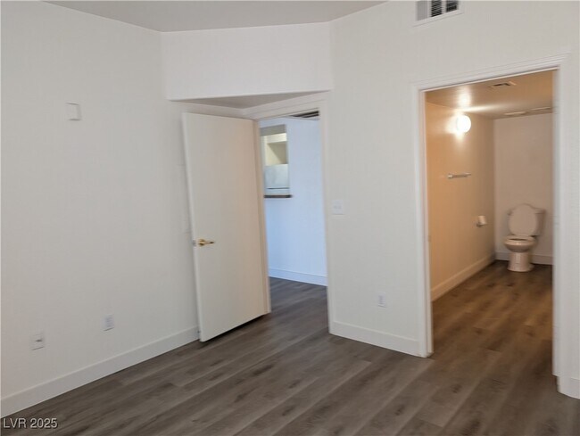 Building Photo - 7255 W Sunset Rd