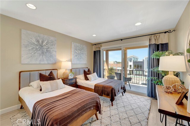 Building Photo - 509 W Balboa Blvd