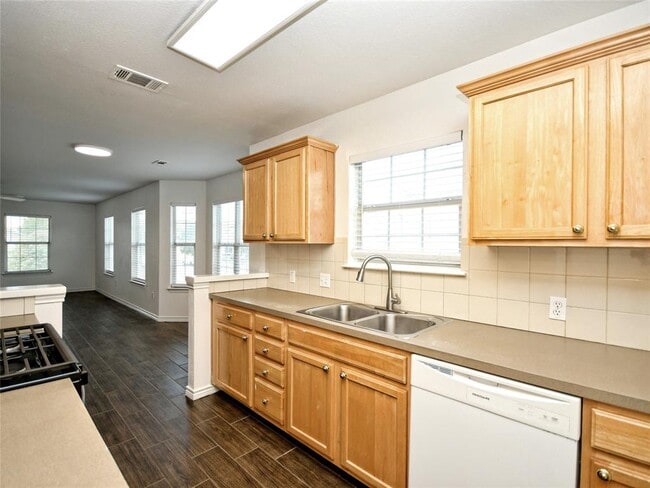 Building Photo - 411 Delmar Ave