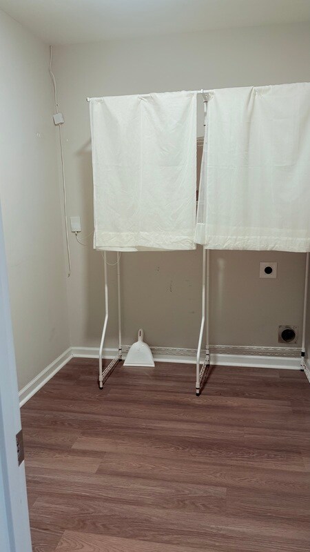 Building Photo - 226 Sutton Ct