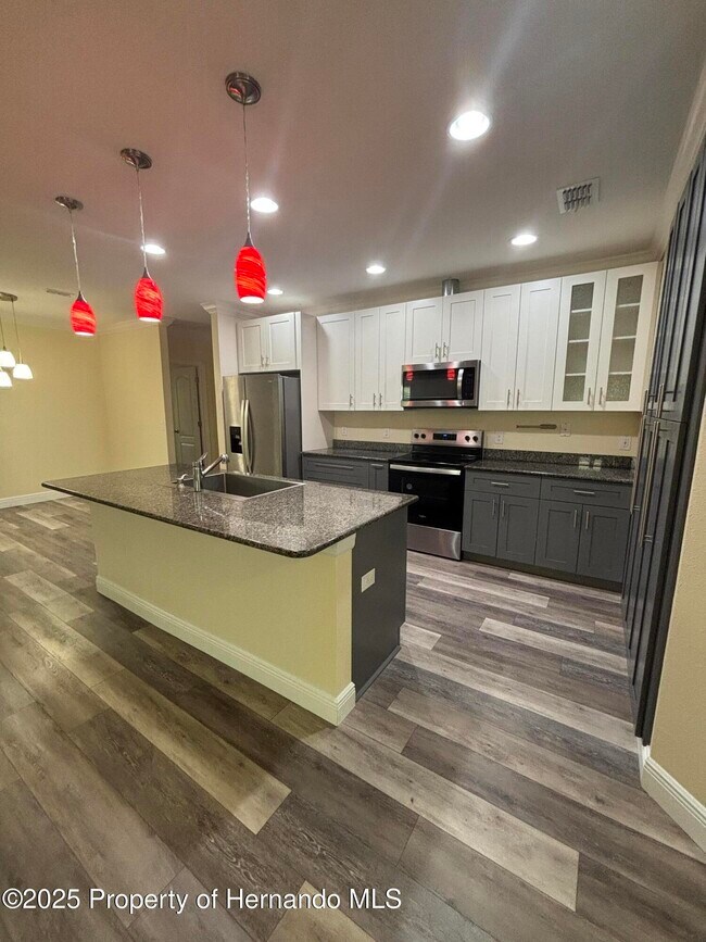 Building Photo - 1159 MacFarlane Ave