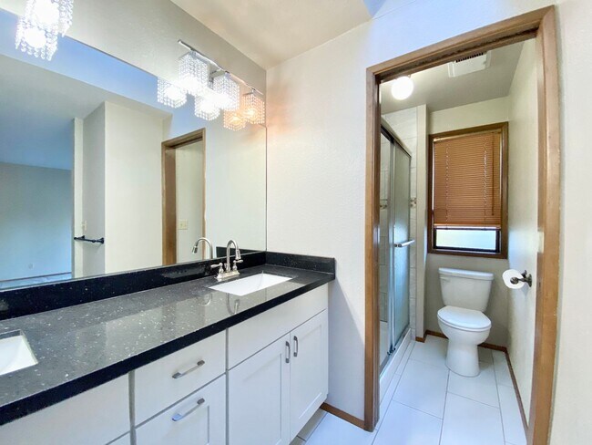 Building Photo - Spacious Somerset Home on a Large Flat Lot