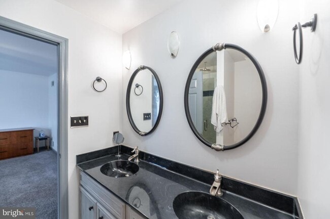 Building Photo - 211 Caravan Dr