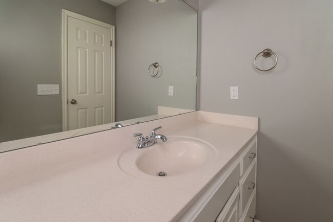 Building Photo - 904 Julies Trl