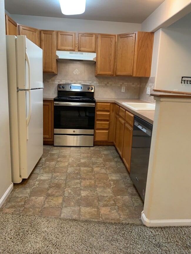 Building Photo - 844 Apex Dr