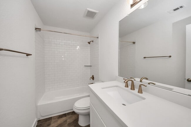Building Photo - 7410 Blue Finch Ln