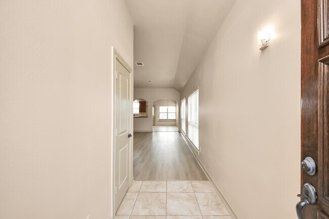 Building Photo - 2414 Argos Dr
