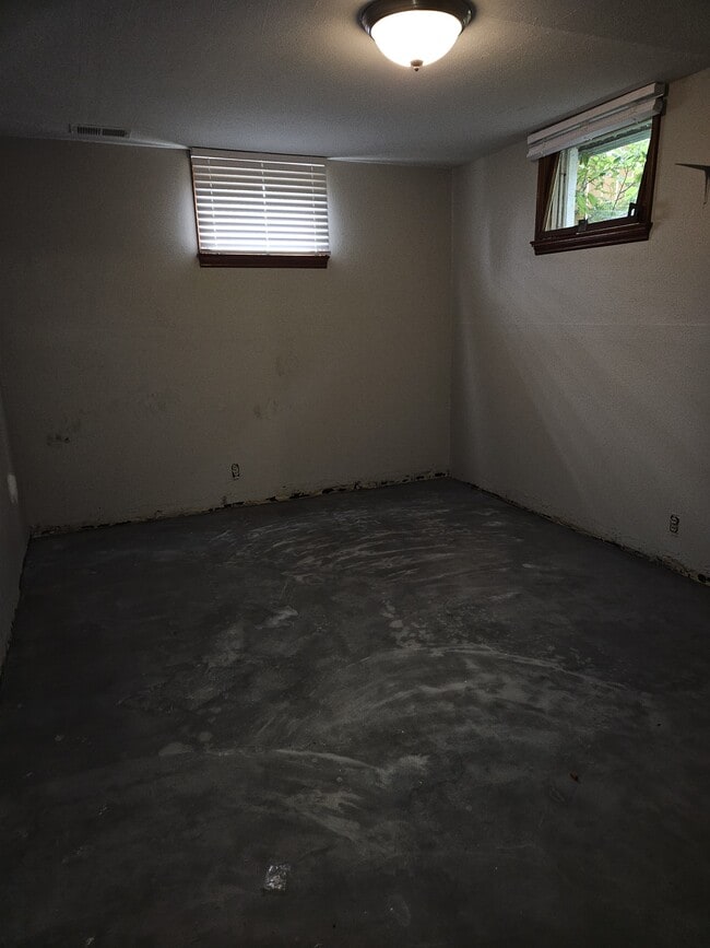 Building Photo - 2904 Plum Dr