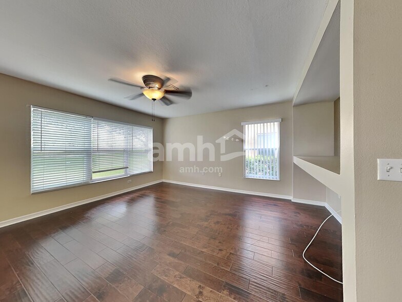 Building Photo - 6924 Lake Eaglebrooke Dr