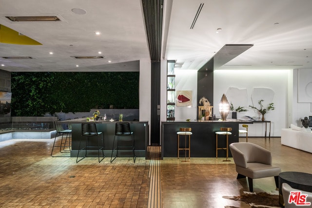 Building Photo - 809 N Rexford Dr