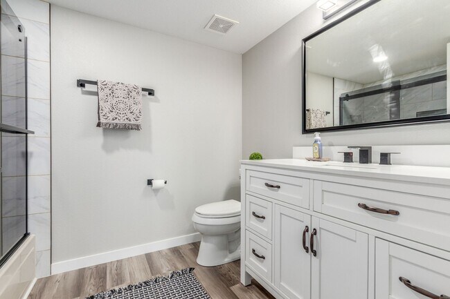 Building Photo - Charming 1 bedroom, 1 bath Condo