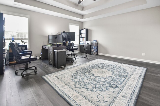 Building Photo - Pet Friendly Four Bedroom with Bonus!