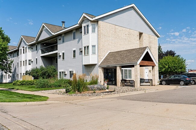 Building Photo - Lynn Court