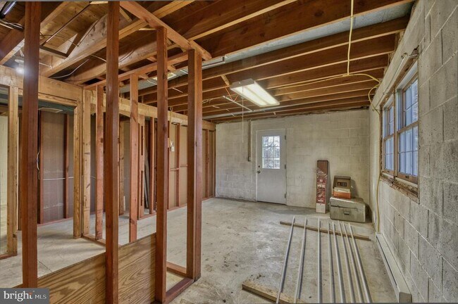 Building Photo - 36960 Glendale St